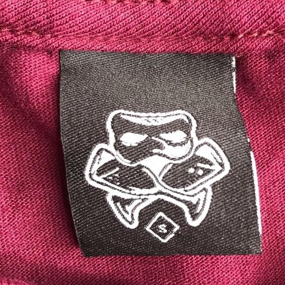 2 Shirts Black Greetings From Cali/Maroon Gas-mask - Picture 7 of 8